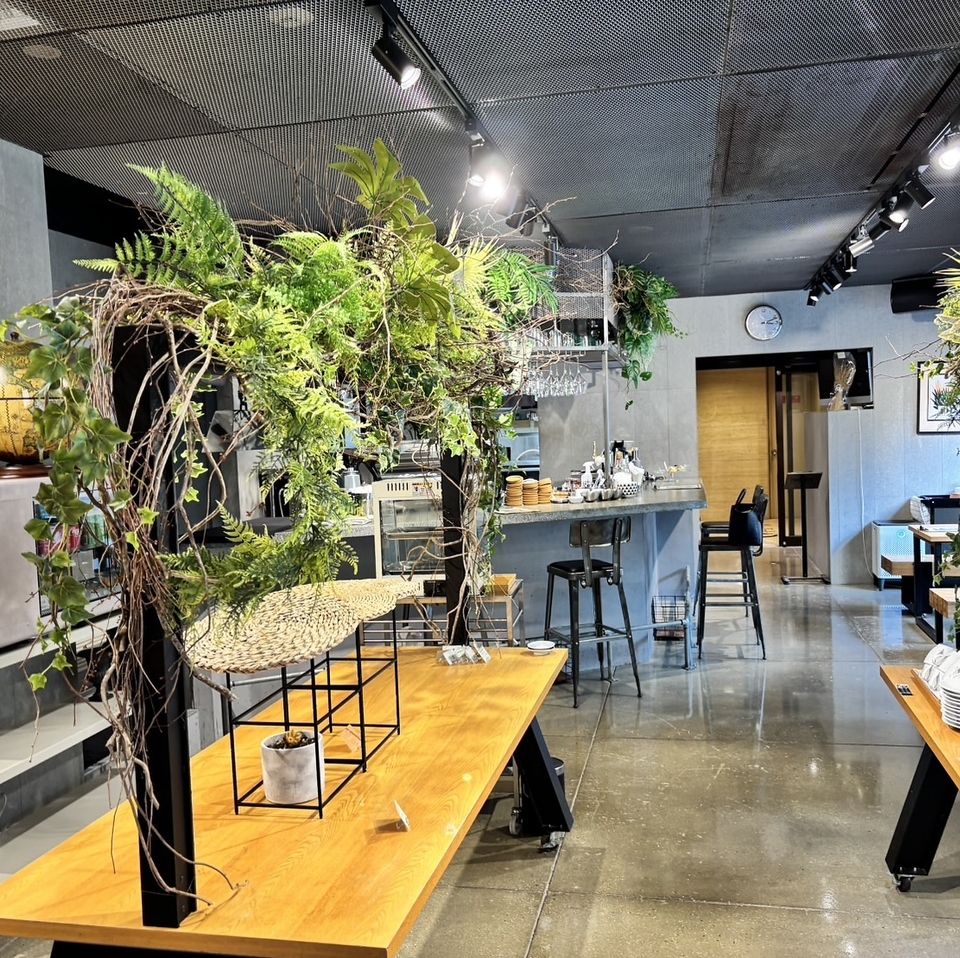 HOLLAND VILLAGE CAFE