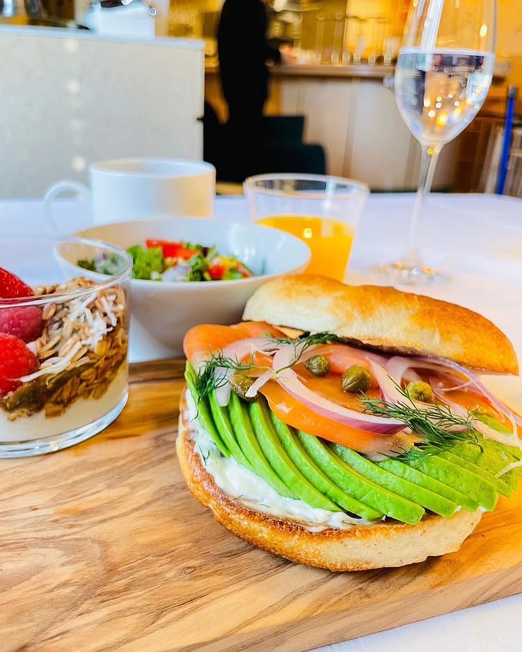 HOLLAND VILLAGE CAFE